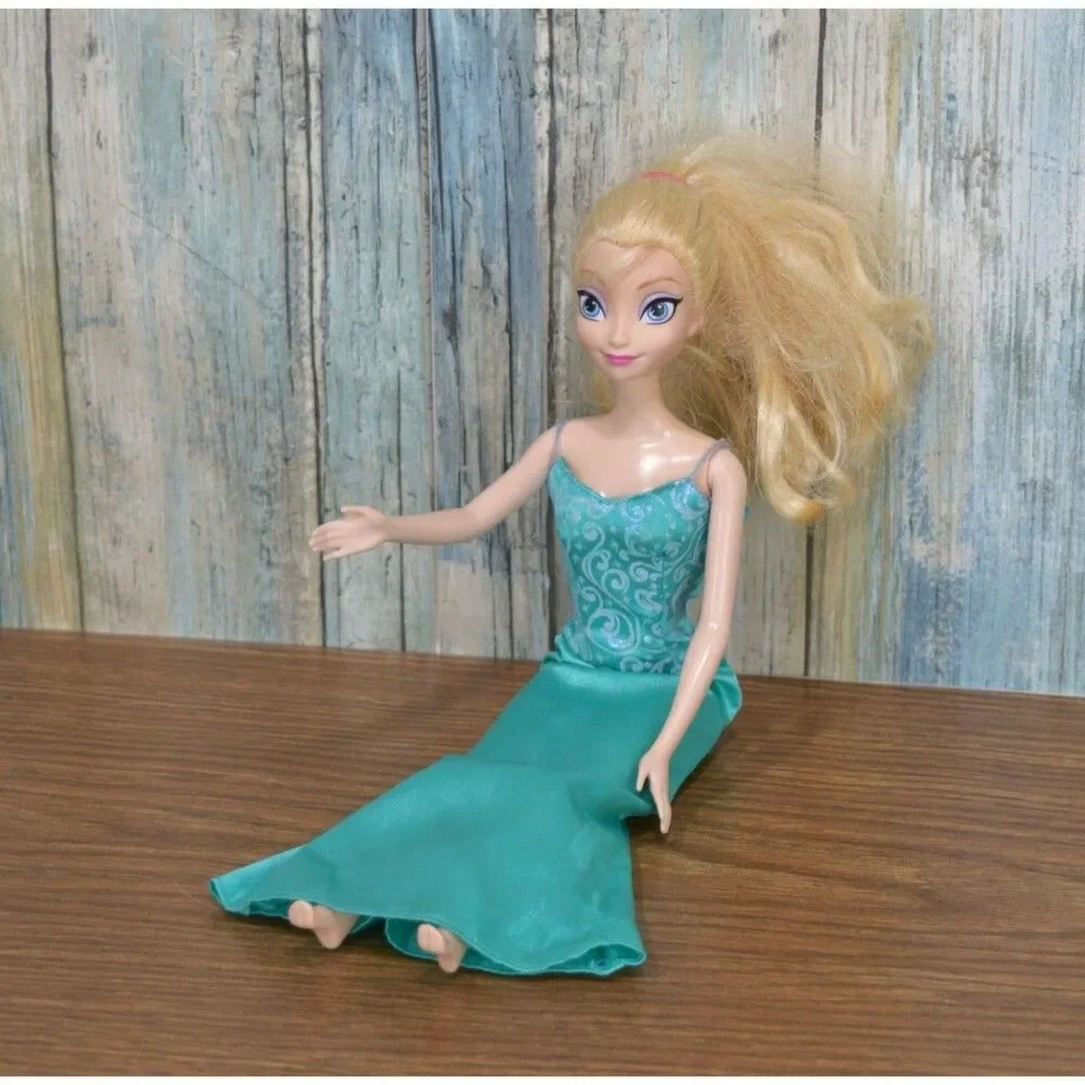 Mattel Disney Frozen Elsa Classic Fashion Doll 11.5